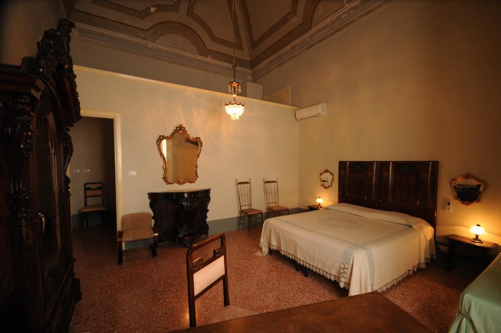 Palazzo Leuzzi B&B Галатоне Экстерьер фото