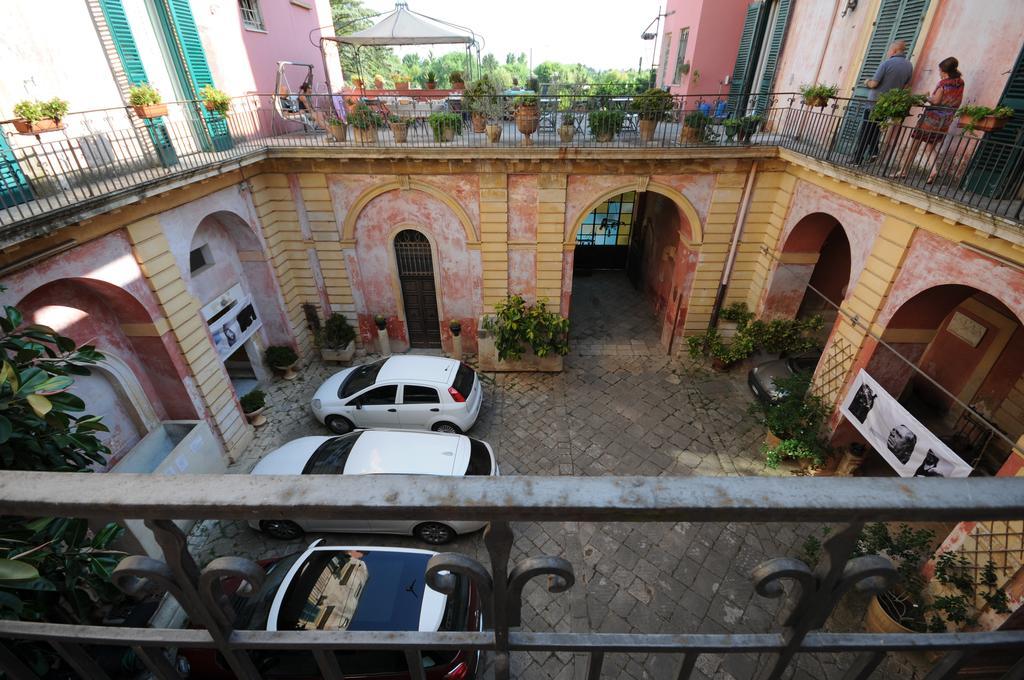 Palazzo Leuzzi B&B Галатоне Экстерьер фото