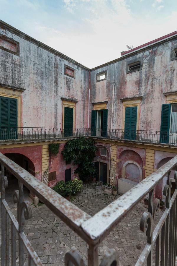 Palazzo Leuzzi B&B Галатоне Экстерьер фото