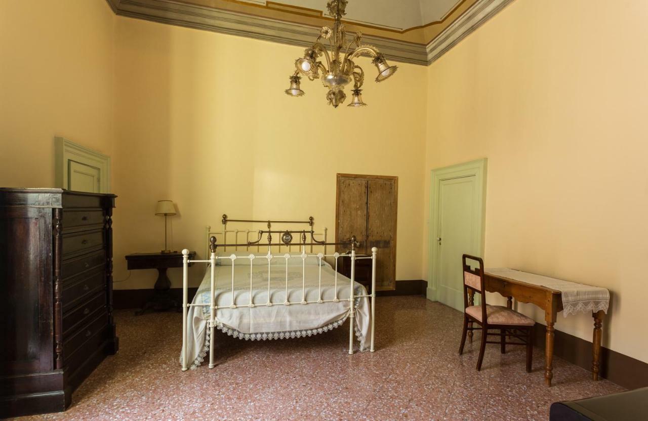 Palazzo Leuzzi B&B Галатоне Экстерьер фото