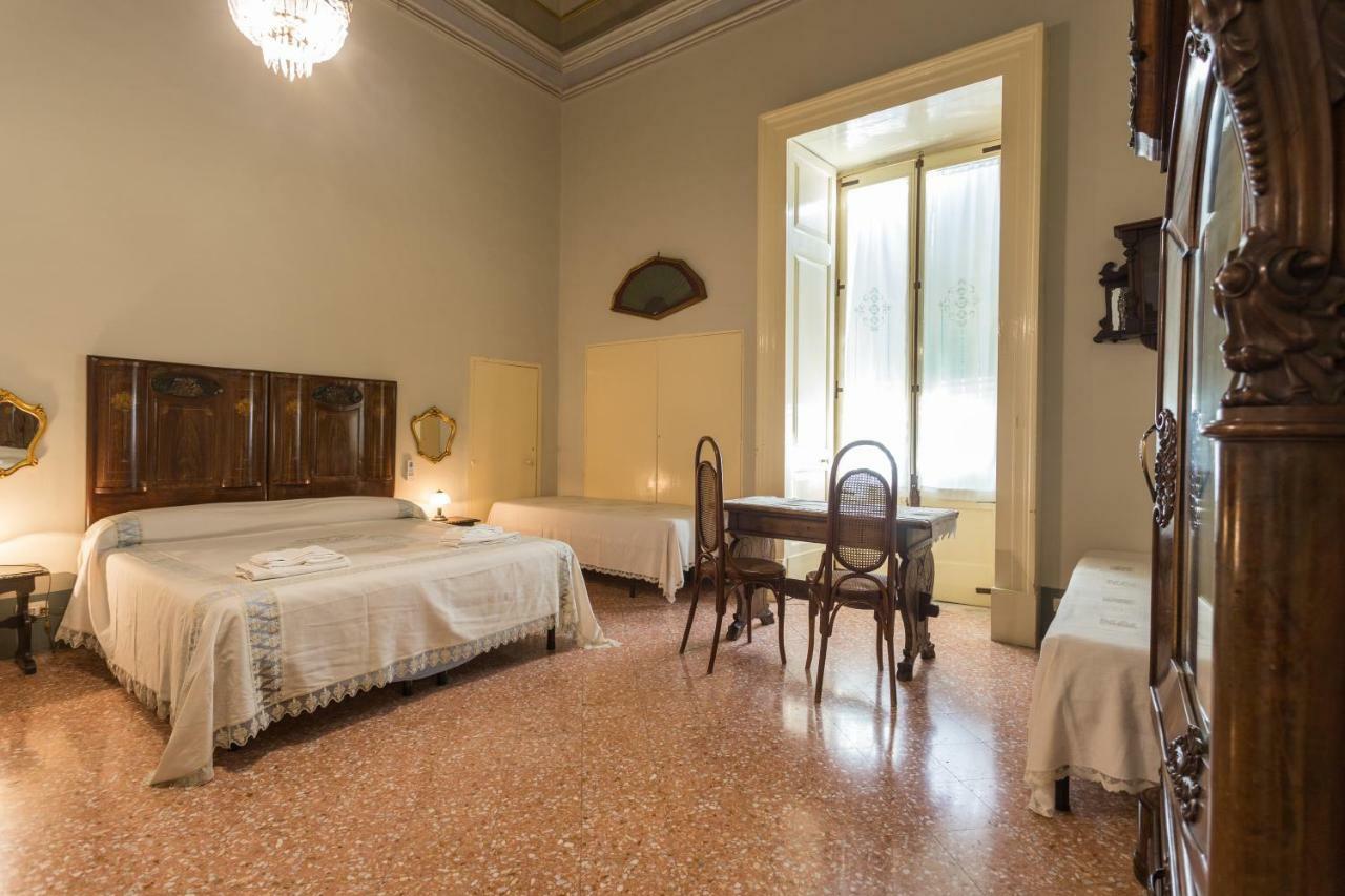 Palazzo Leuzzi B&B Галатоне Экстерьер фото
