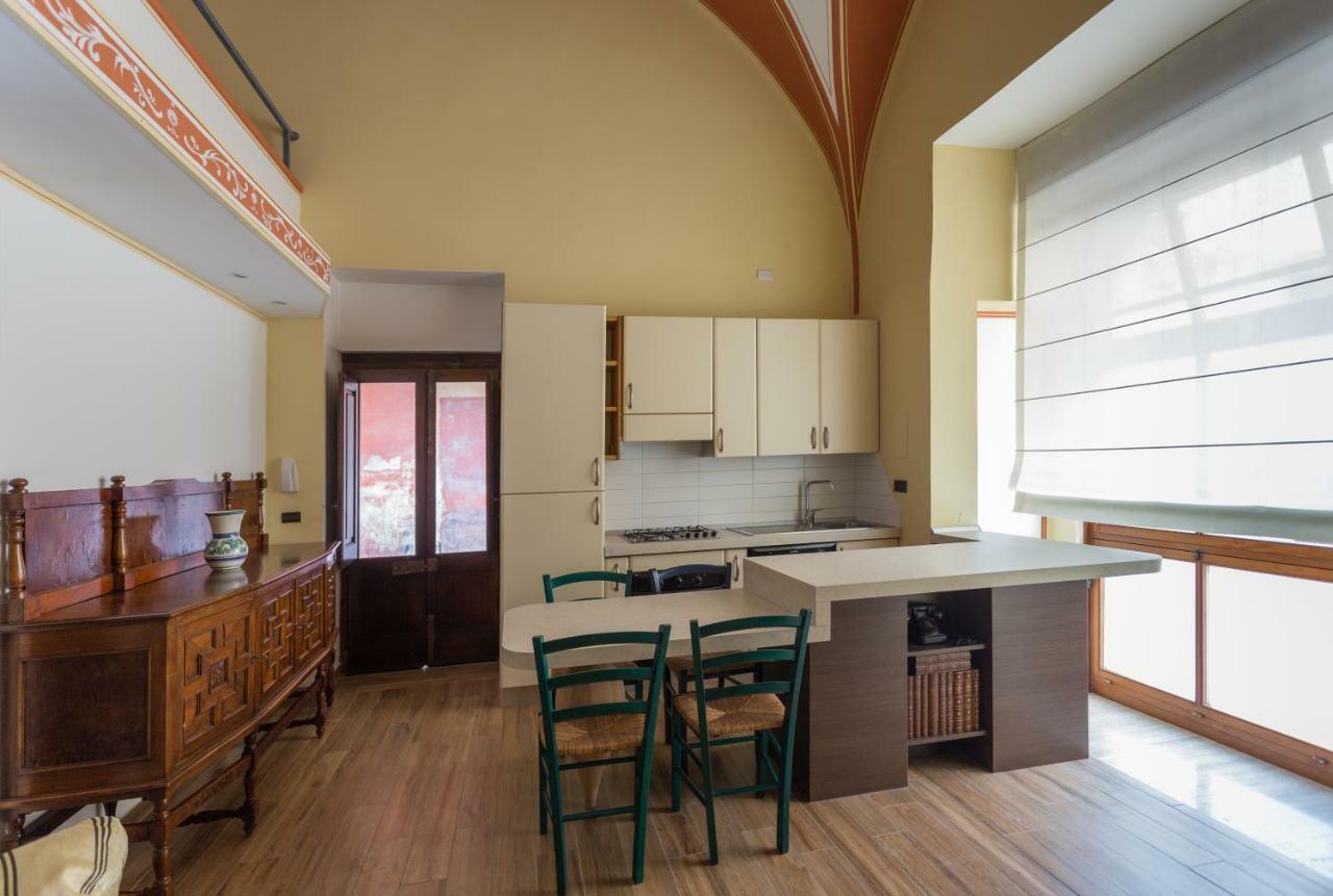 Palazzo Leuzzi B&B Галатоне Экстерьер фото