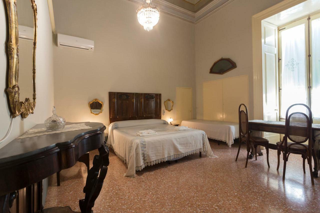 Palazzo Leuzzi B&B Галатоне Экстерьер фото