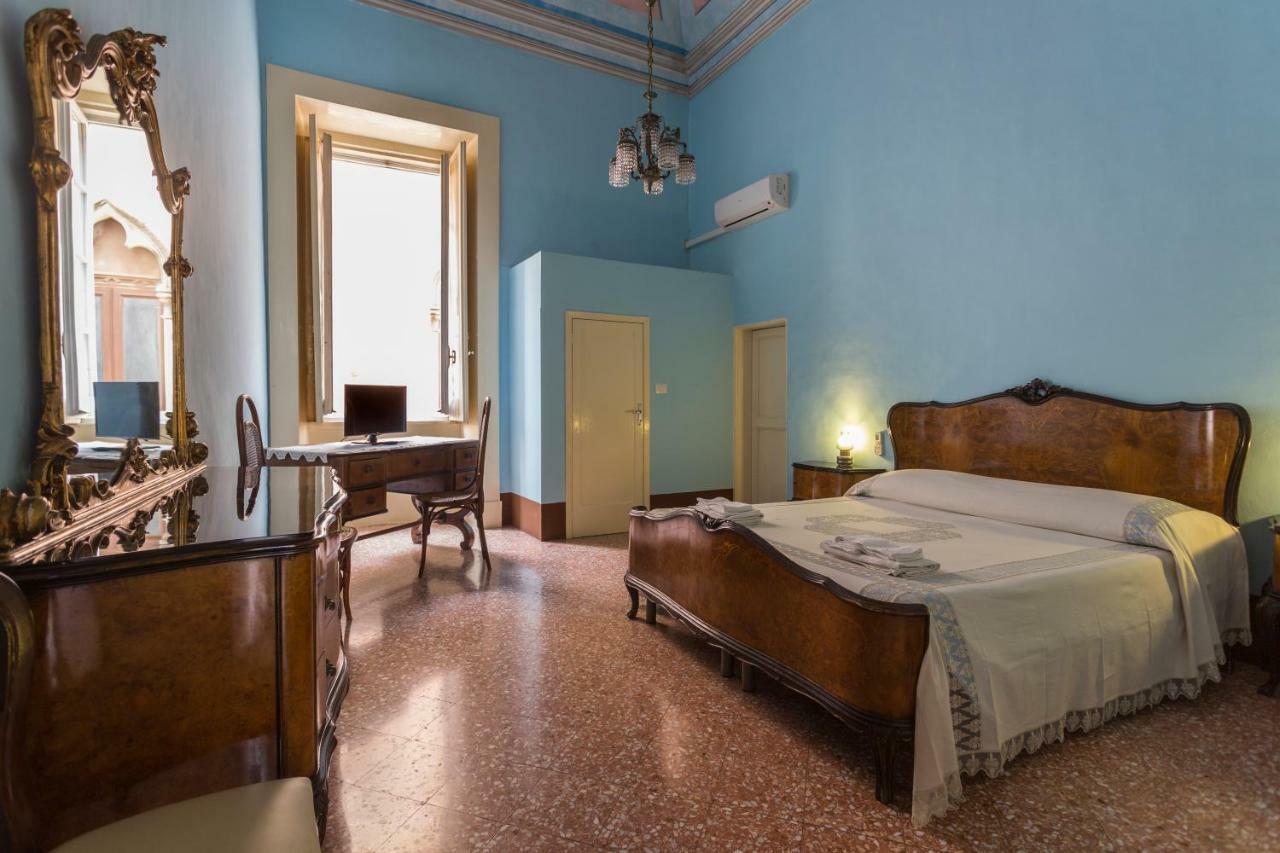 Palazzo Leuzzi B&B Галатоне Экстерьер фото