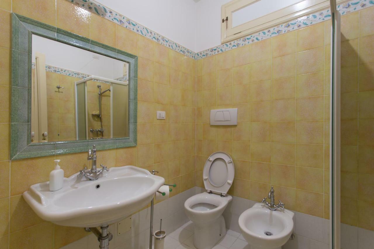 Palazzo Leuzzi B&B Галатоне Экстерьер фото