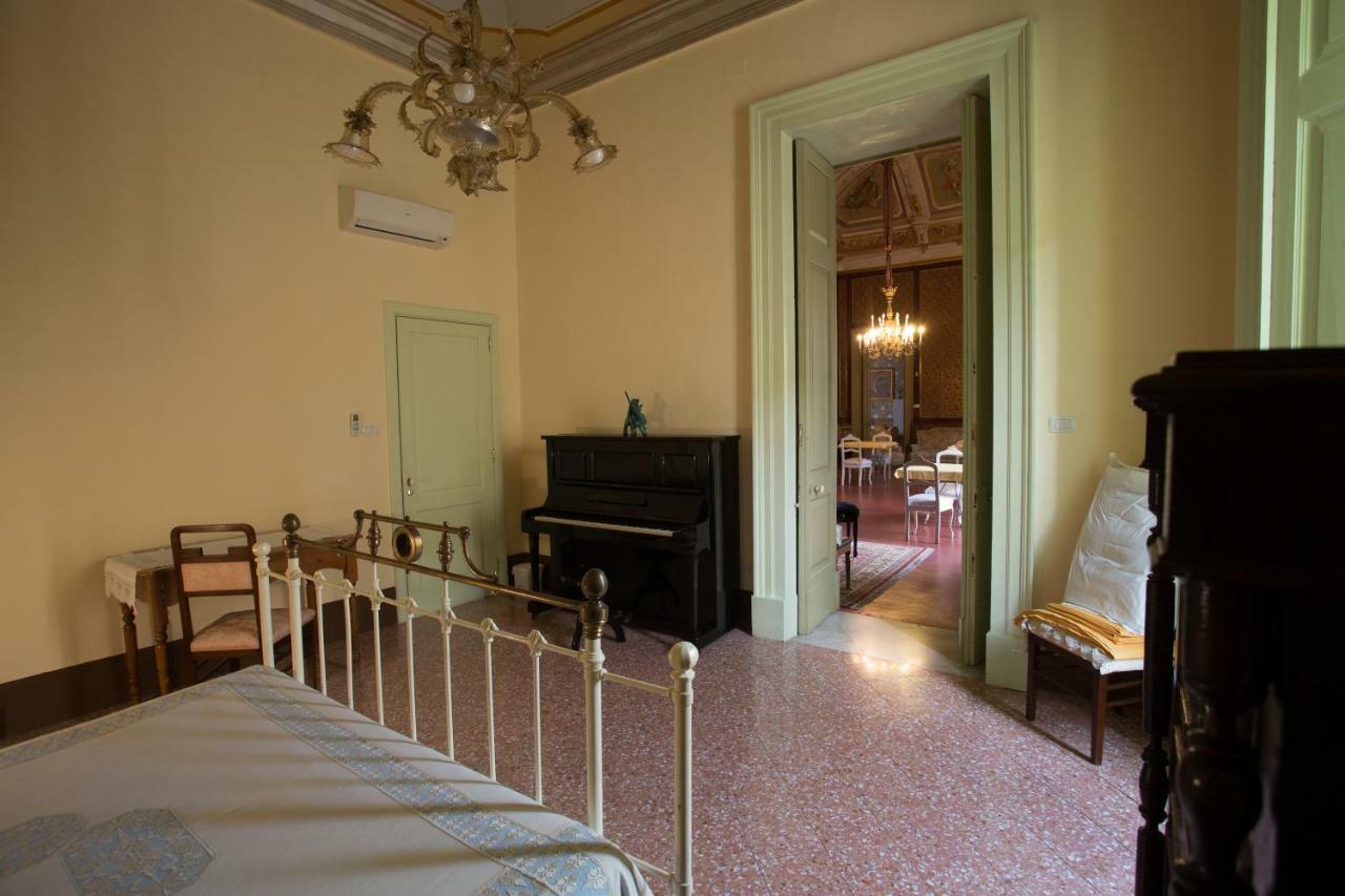 Palazzo Leuzzi B&B Галатоне Экстерьер фото
